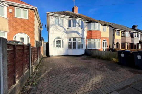 3 bedroom semi-detached house for sale