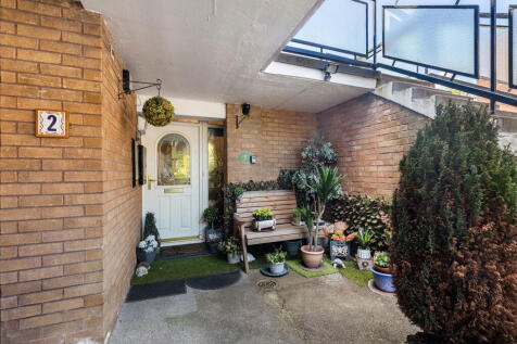 2 bedroom ground floor flat for sale