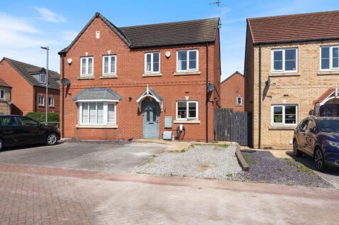 2 bedroom semi-detached house for sale