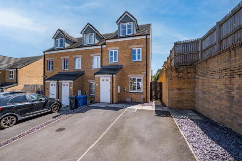 3 bedroom town house for sale