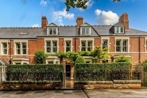 5 bedroom terraced house for sale