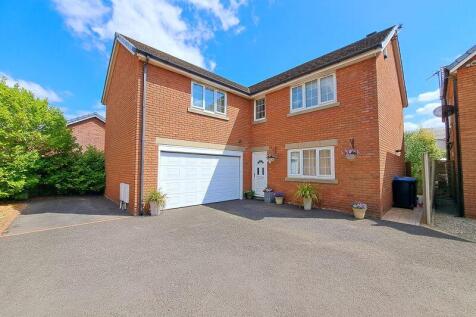 5 bedroom detached house for sale