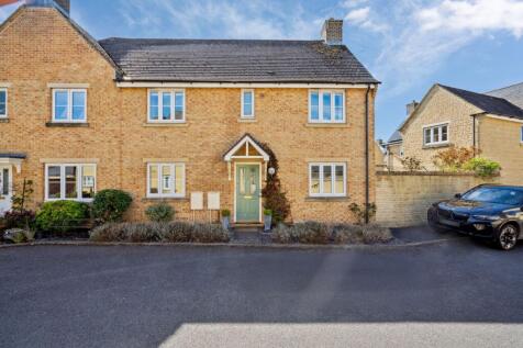 4 bedroom semi-detached house for sale