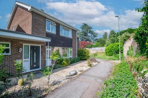 4 bedroom link detached house for sale