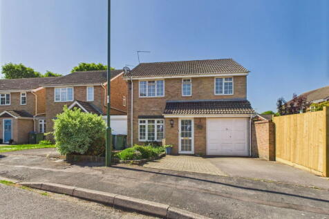 4 bedroom link detached house for sale