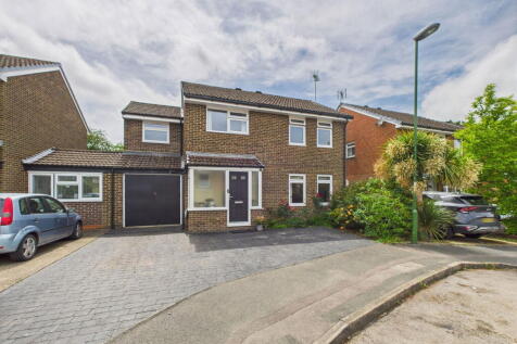 4 bedroom link detached house for sale