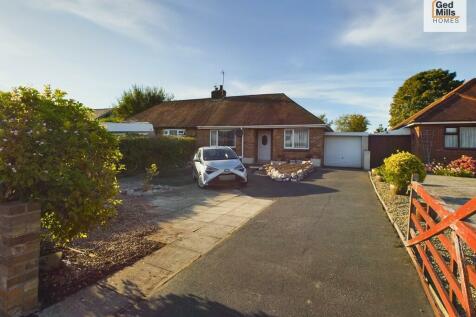 3 bedroom semi-detached bungalow for sale