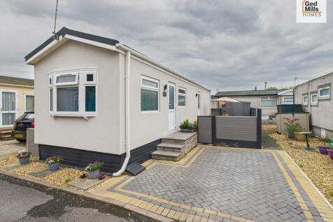 2 bedroom lodge for sale
