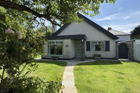 4 bedroom detached bungalow for sale