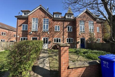 3 bedroom town house for sale