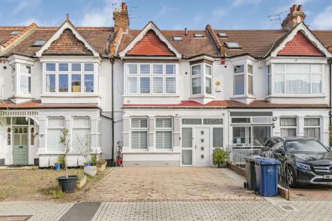 Grove Road, North Finchley 3 bed apartment for sale