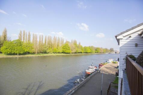 Queens Reach, Kingston Upon Thames KT1 2 bed apartment for sale