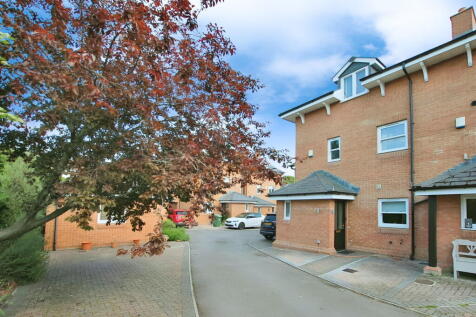 5 bedroom semi-detached house for sale