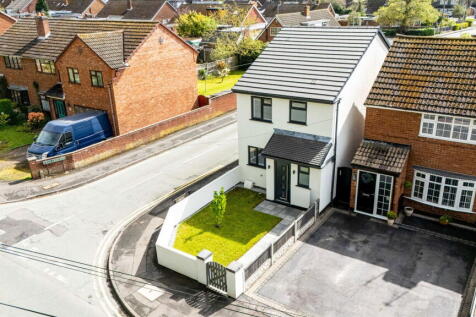 Burntwood Road, Cannock WS11 3 bed detached house for sale
