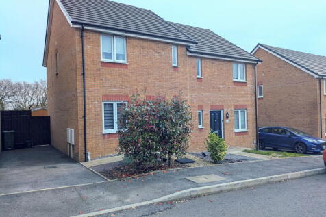 Clos Coed Derw, Penygroes, SA14 7RD 3 bed semi