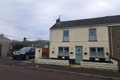2 bedroom semi-detached house for sale
