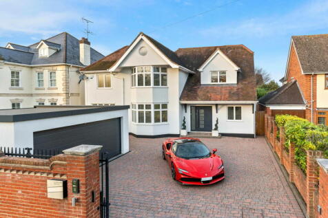 Hall Road, Rochford SS4 5 bed detached house for sale