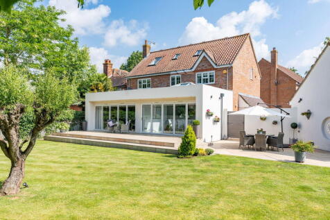 Old Church Road, Chelmsford CM3 4 bed detached house for sale