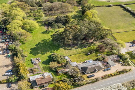 27 Stow Road, Chelmsford CM3 3 bed detached house for sale