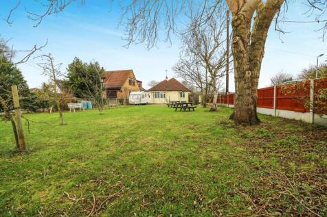 4 bedroom detached bungalow for sale