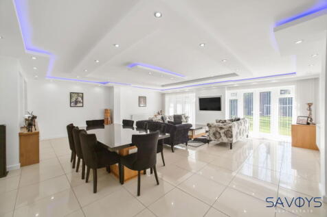 6 bedroom detached house for sale