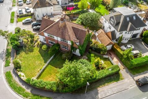 Newgatestreet Road, Waltham Cross EN7 3 bed semi