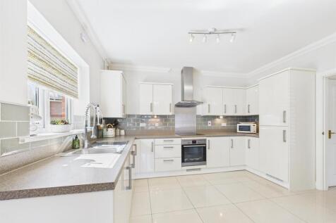 Llys Yr Onnen, Bridgend CF35 4 bed detached house for sale