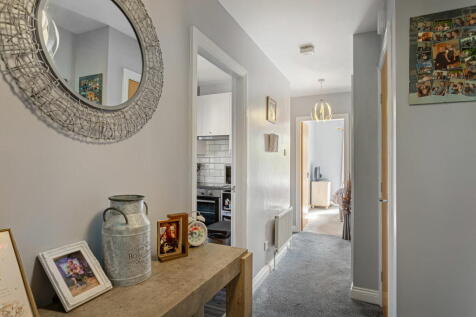 Main Street, York YO10 2 bed flat for sale