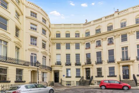 Brunswick Square, Hove BN3 2 bed apartment for sale