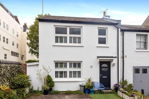 2 bedroom mews property for sale