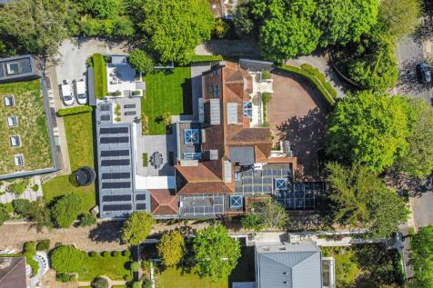 6 bedroom detached house for sale