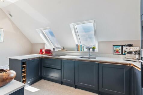 Cambridge Road, West Wimbledon SW20 2 bed flat for sale