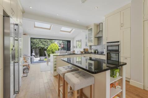 Carlton Park Avenue, Raynes Park SW20 3 bed terraced house for sale