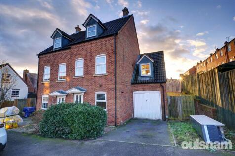 4 bedroom semi-detached house for sale