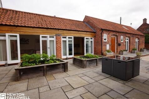 Low Street, North Wheatley DN22 3 bed barn conversion for sale