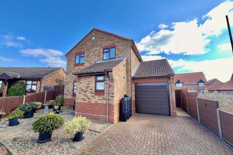 Pedlars Croft, Hemsby 3 bed detached house for sale