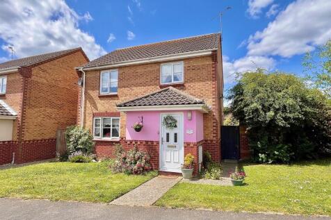 Cloverland Drive, Hemsby 3 bed detached house for sale