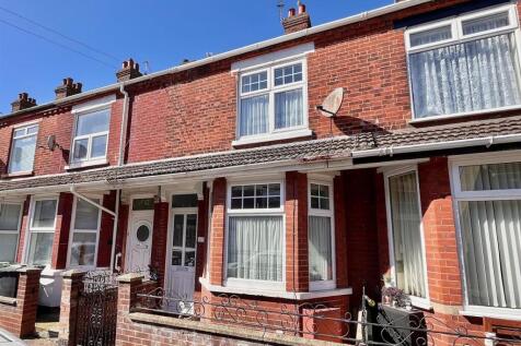 Alderson Road, Great Yarmouth 3 bed terraced house for sale