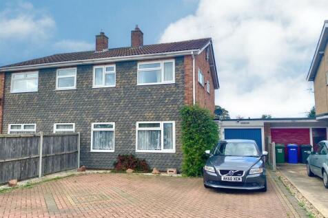 Dell Road, Oulton Broad, Lowestoft... 3 bed semi