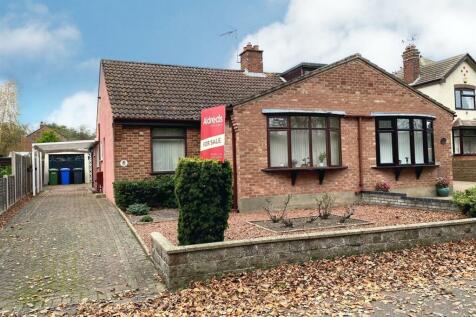 Long Road, Lowestoft, Suffolk, NR33 2 bed semi