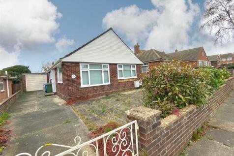 Malvern Rise, Lowestoft, Suffolk, NR32 2 bed detached bungalow for sale