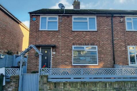 3 bedroom semi-detached house for sale