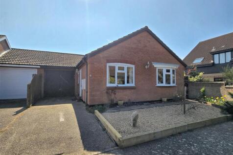 Meadow Court, Links Road, Gorleston 2 bed detached bungalow for sale