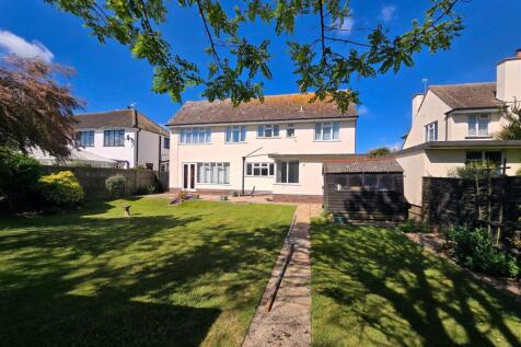 Bately Avenue, Gorleston 4 bed detached house for sale