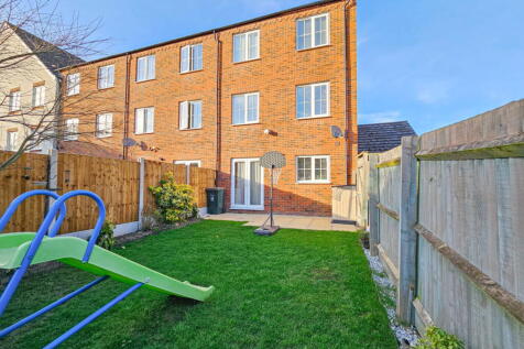 4 bedroom terraced house for sale