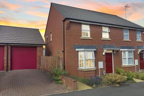 Burgundy Drive, Hemel Hempstead HP2 3 bed house for sale