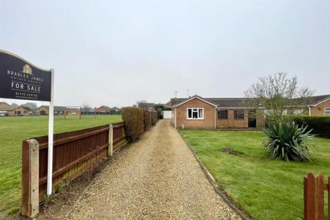 2 bedroom semi-detached bungalow for sale