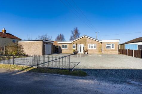 4 bedroom detached bungalow for sale