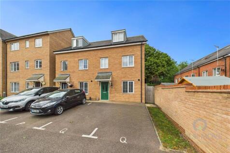 Tenor Close, Buckinghamshire MK18 3 bed semi