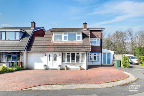 4 bedroom link detached house for sale